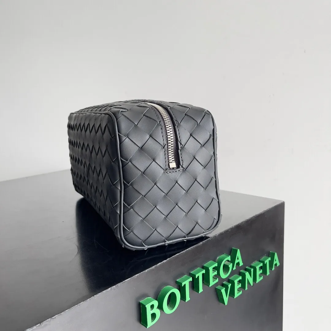 All categories 💚 Authentic bags 💚 BV 2025 new BV toiletry bag